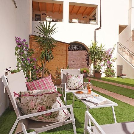 Apartments Villa Bougainville San Felice del Benaco Εξωτερικό φωτογραφία