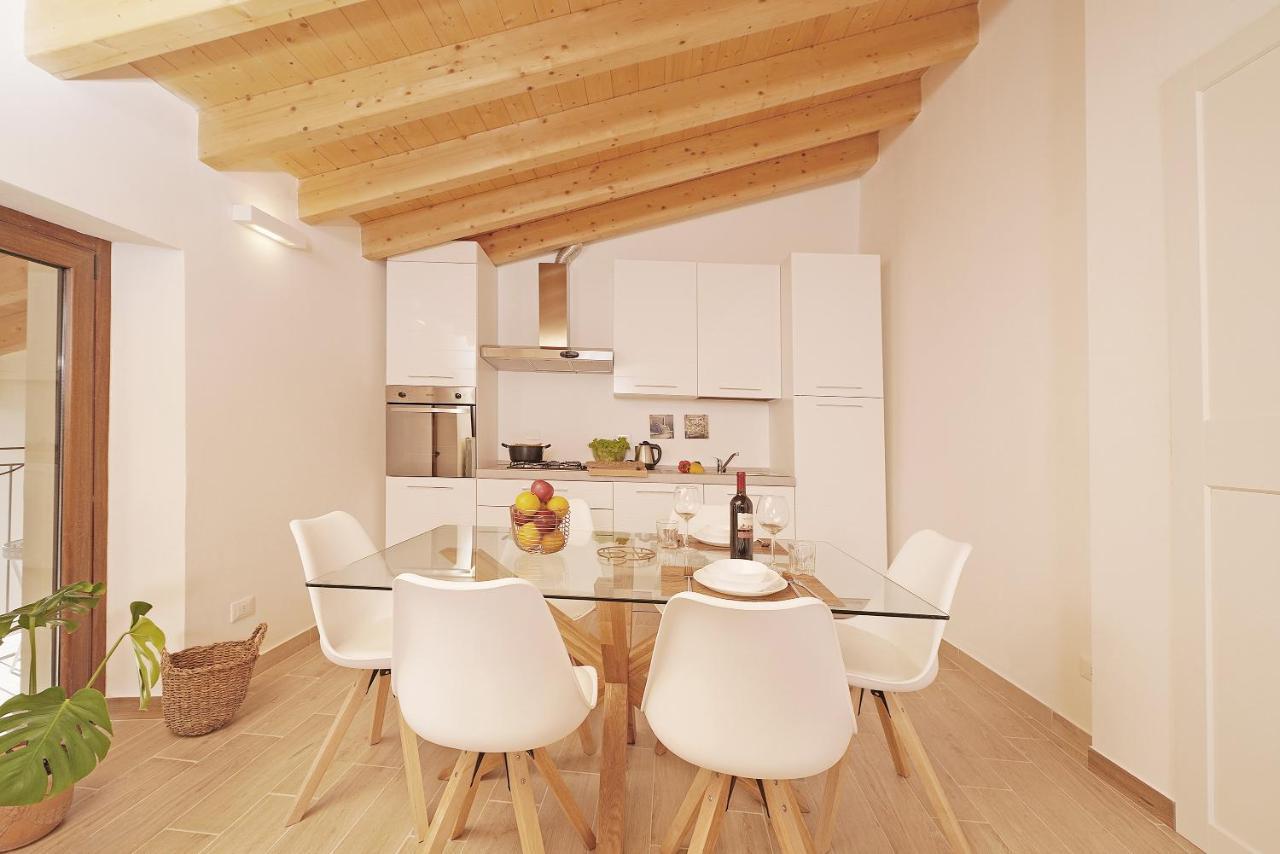 Apartments Villa Bougainville San Felice del Benaco Εξωτερικό φωτογραφία