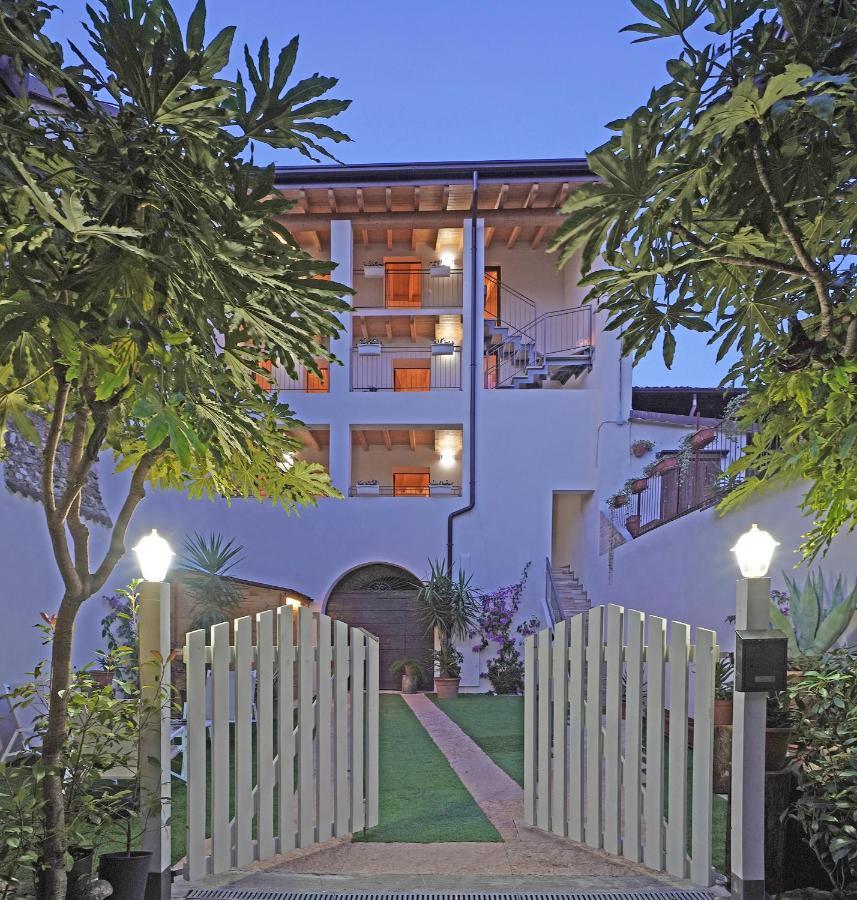 Apartments Villa Bougainville San Felice del Benaco Εξωτερικό φωτογραφία