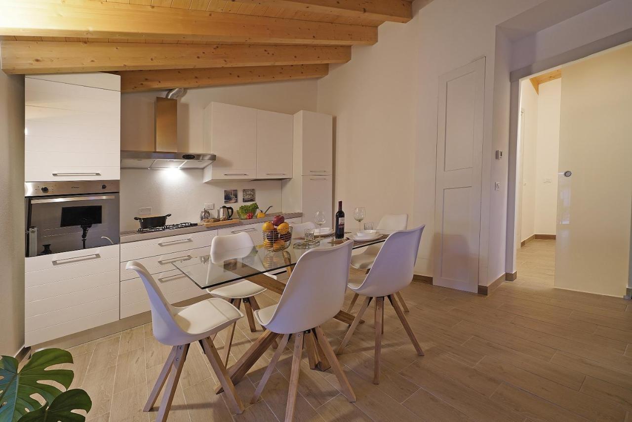 Apartments Villa Bougainville San Felice del Benaco Εξωτερικό φωτογραφία