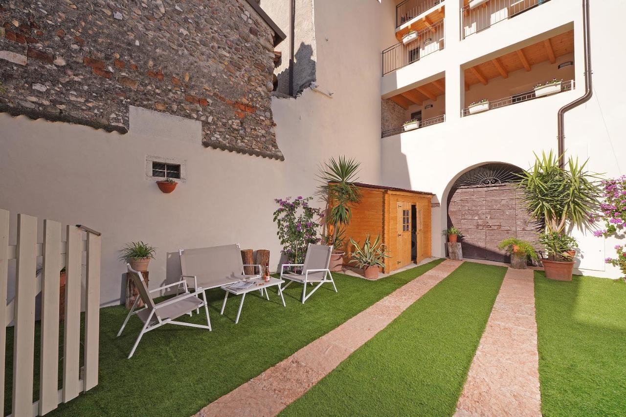 Apartments Villa Bougainville San Felice del Benaco Εξωτερικό φωτογραφία
