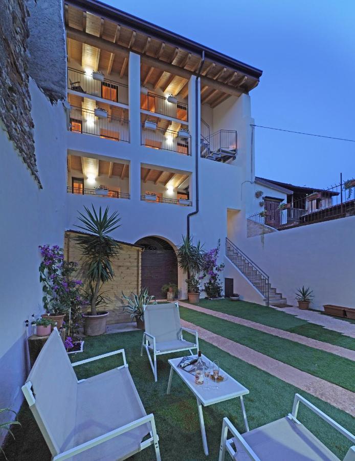Apartments Villa Bougainville San Felice del Benaco Εξωτερικό φωτογραφία